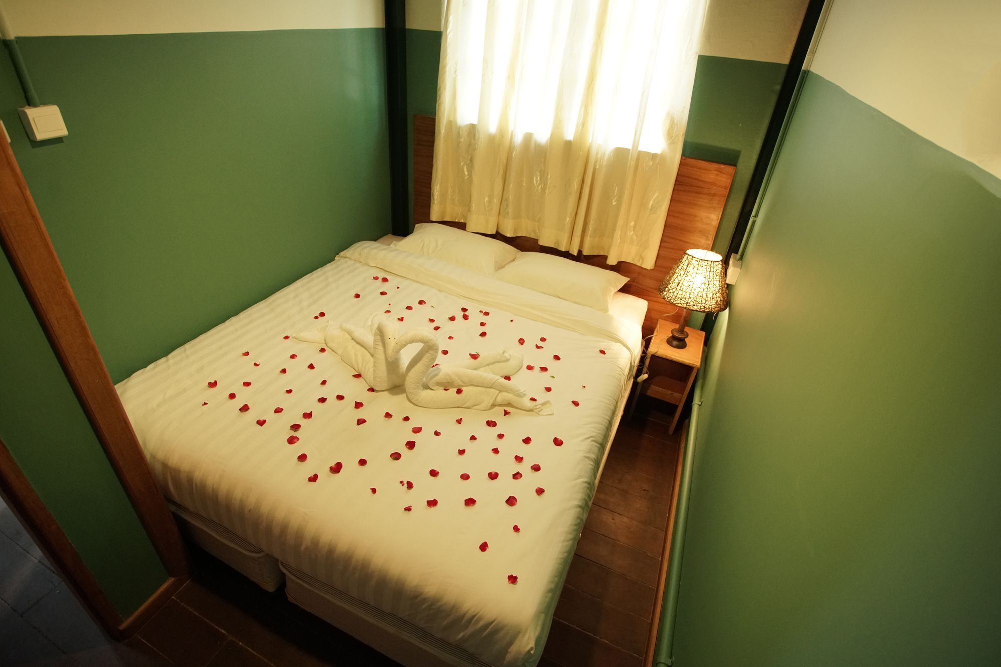 501 Merchant Bed & Breakfast Янгон Экстерьер фото